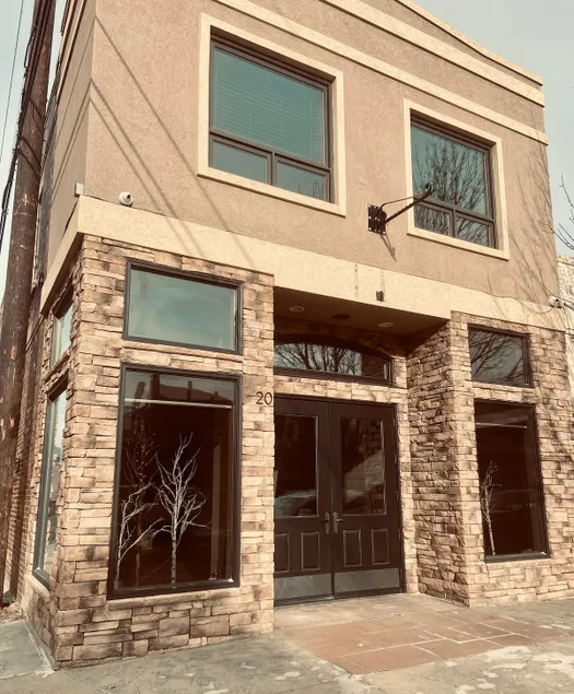 Lovely 2-bedroom loft w/fireplace & chef’s kitchen - Image 1