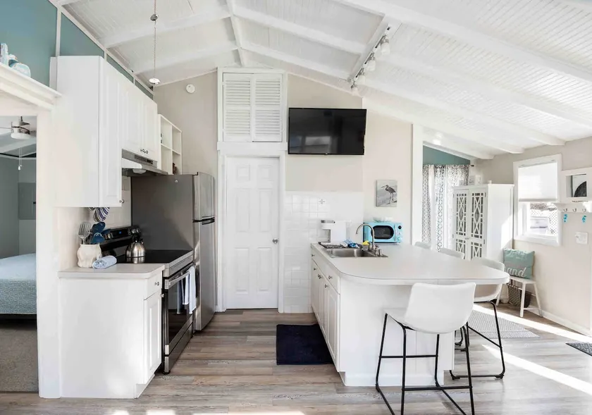 Entire Beach Home, 4th house from ocean! - Image 1