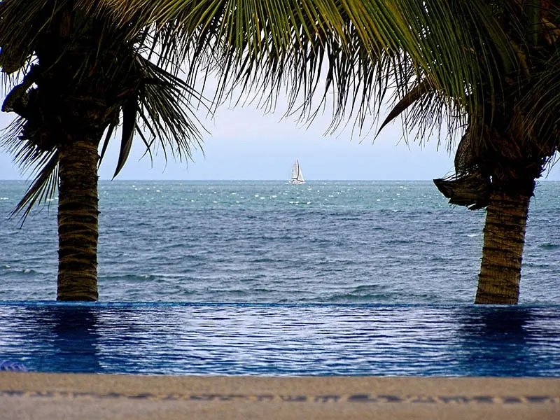 Oceanfront, 1 bedroom, parking, Level 1 - Image 1