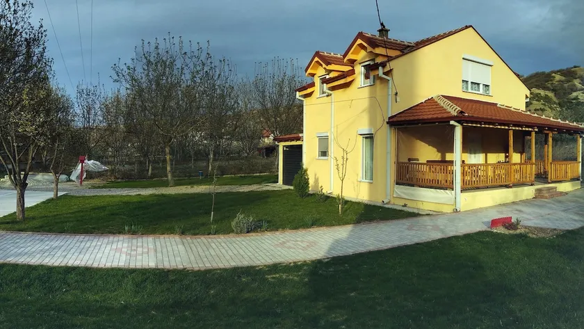 Family House Near Motorway 6 Guests 3 Bedrooms - Image 1