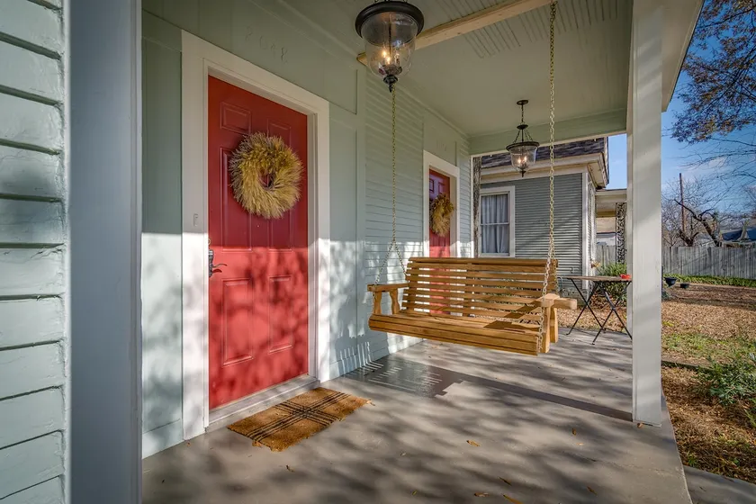 Fabulously Remodeled Duplex in Trendy Cooper Young - Image 1