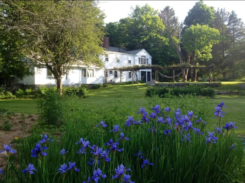Flower Farm Getaway 2BR, 20 Min To Boston - Image 1