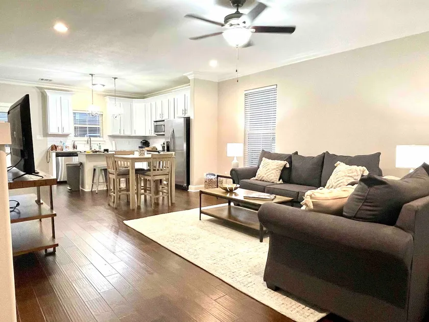 Newly Renovated Charleston Townhouse Downtown LC - Image 1