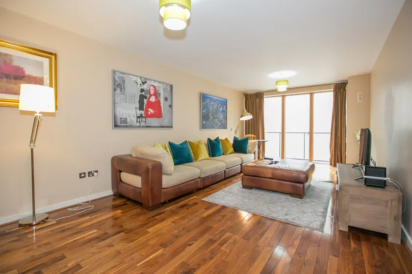 Modern and Stylish Apartment by Grand Canal - Image 1
