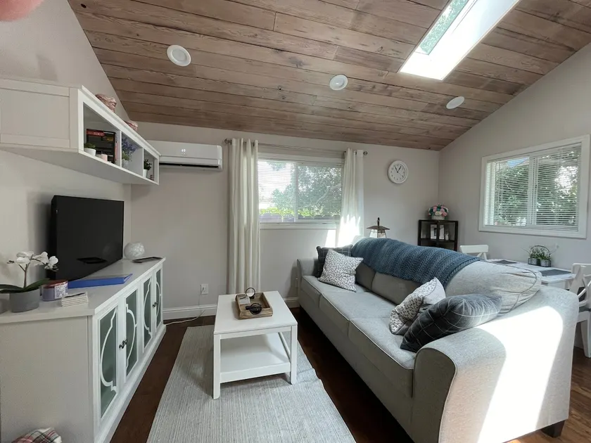 The not so tiny, tiny house (with private laundry) - Image 1