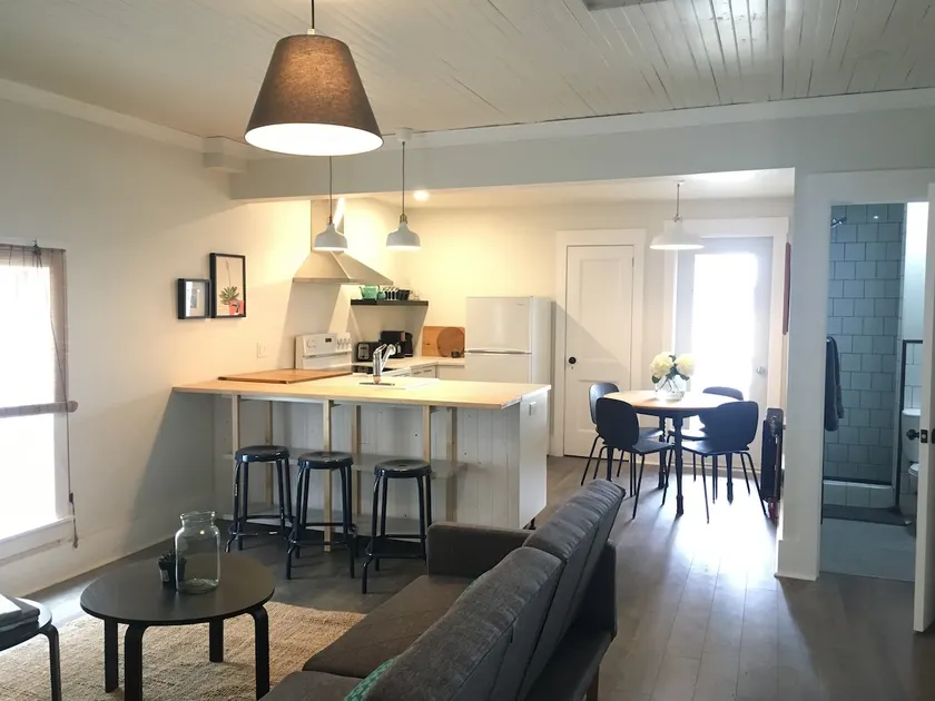 Modern Refurbished Apartment with a View - Image 1
