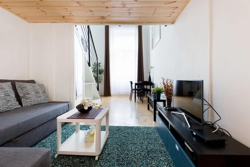 Dohany5A Astoria Studio, amazing Location w AC - Image 1