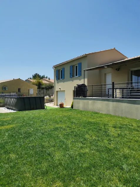 Villa moderne sur les hauteurs d'Aramon - Image 1