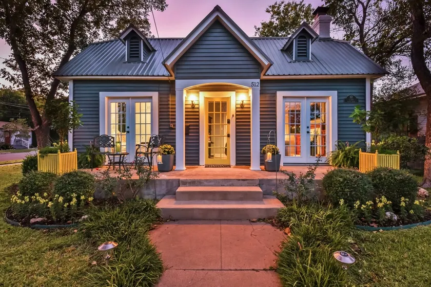 The Harty House - Walking Distance to Downtown! - Image 1