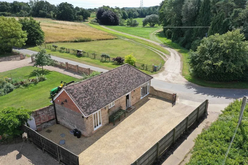 The Stables, Pettistree - Image 1