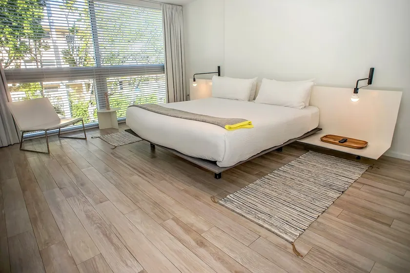 2 Bedroom 1 King/ 3 Twins. One Bath. Walk to beach - Image 1