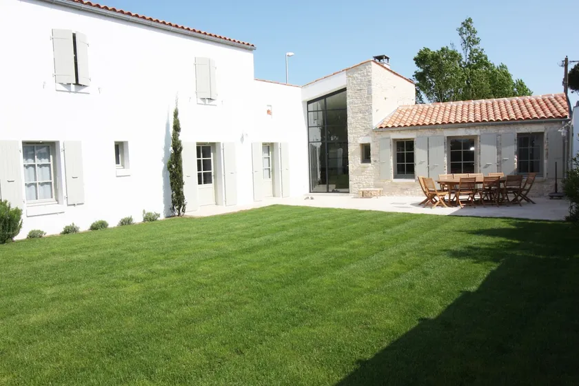 ”La Grange” House – Spacious and Bright - Image 1