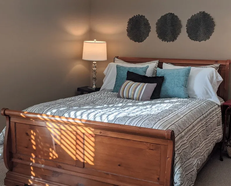 Charming Guesthouse in Quiet Downtown - Image 1