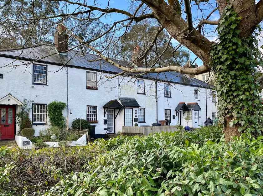 2021 Refurbished Cottage in centre of Kingsbridge - Image 1