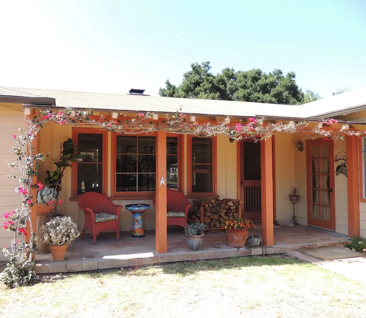 Large Sunny Studio 7 min Drive to Downtown & UCSB - Image 1