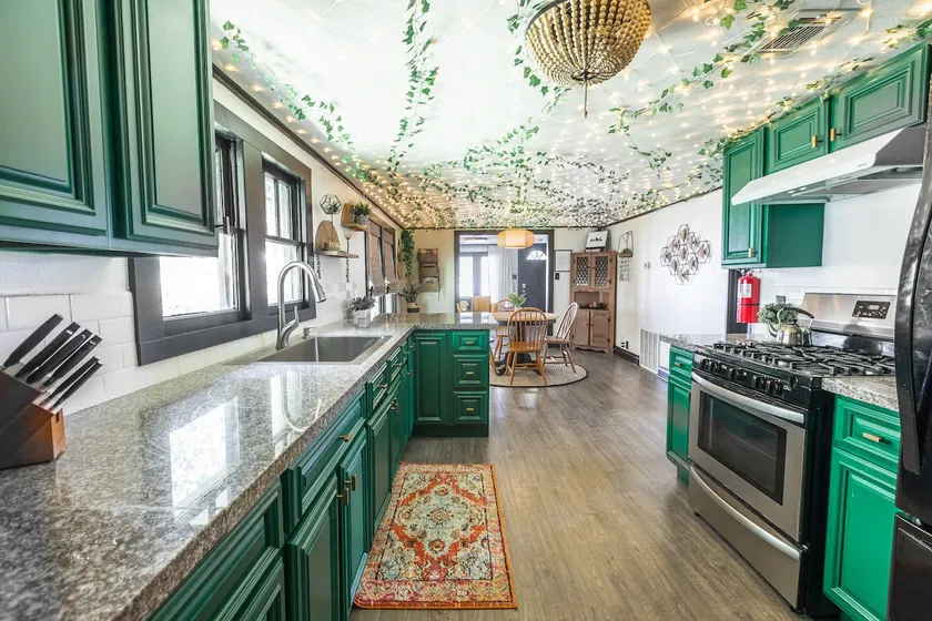 Walking distance to Downtown! Railroad House OS! - Image 1