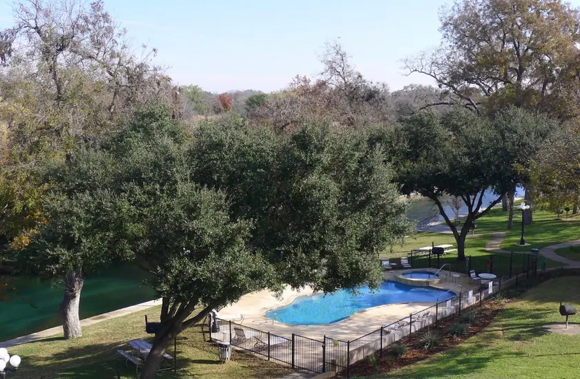 Rio Vista on the Comal River - Image 1