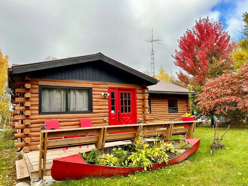 Cabin on the Creek (4 season) - Image 1