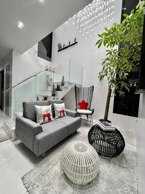 Cheerful 3 bedroom house with pool - Image 1