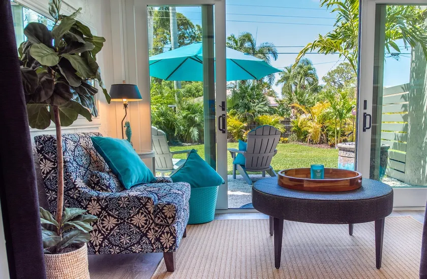 #Blocks2Beach Lower 1BR1BA LARGE Palm Villa #RITZ - Image 1