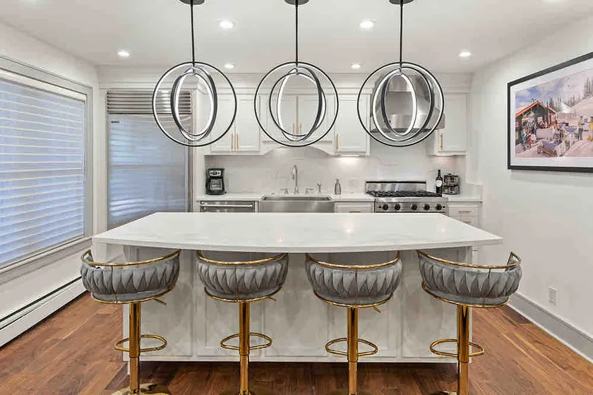 AWESOME location, Renovated beautifully - Image 1
