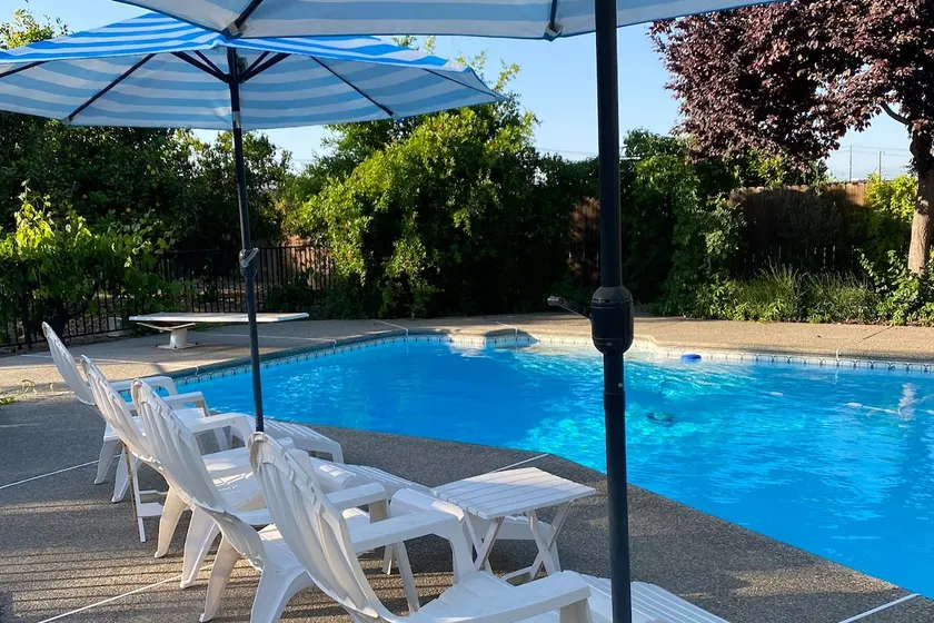 Stylish Studio Apartment, Pool, 40 min to Sequoias - Image 1