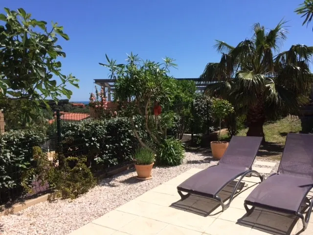 Collioure: 2-bedroom with garden, parking, air conditioning and pool. - Image 1