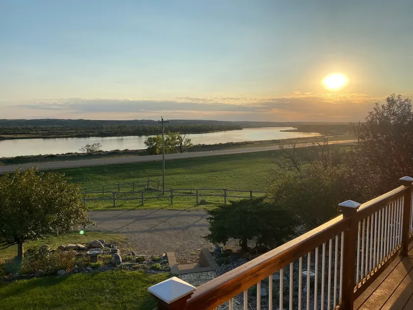 Missouri River Farm Island View Home w/ patio - Image 1
