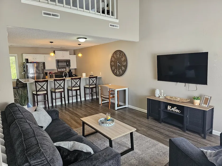 Cozy 2bd 2ba with King Bed in Bettendorf, IA - Image 1
