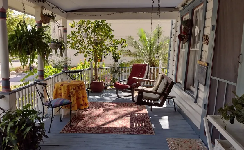 A Victorian Apartment in Downtown Historic Alachua - Image 1