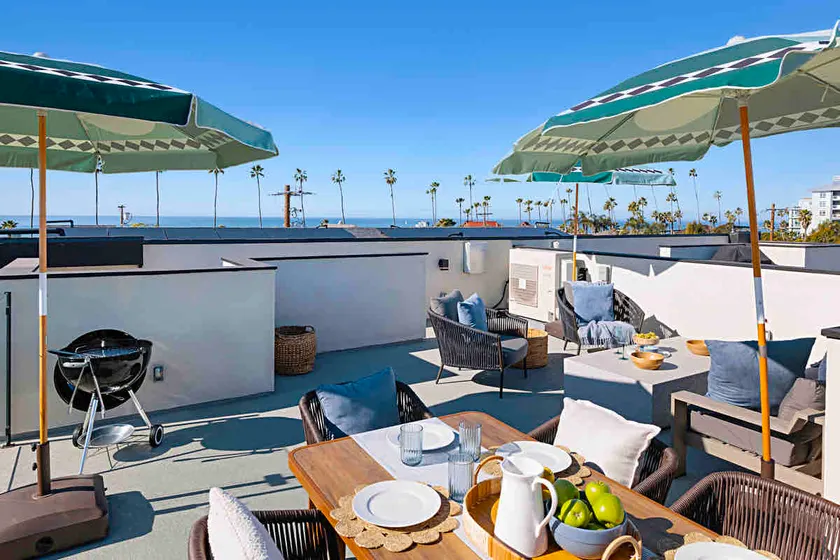 Brand New Beach House 4 Br, Stroll to Downtown - Image 1