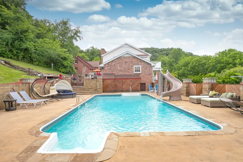 NEW!”Outdoor Oasis” Pool, Hot Tub, Firepl, 6 bedr - Image 1