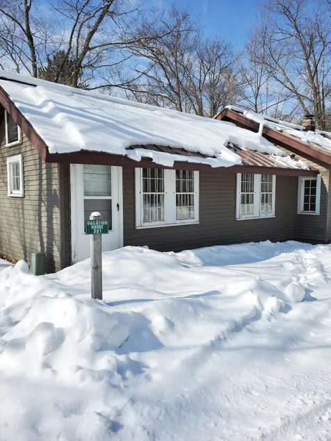 Cabin for up to 6 located on Lake Tomahawk! (301) - Image 1