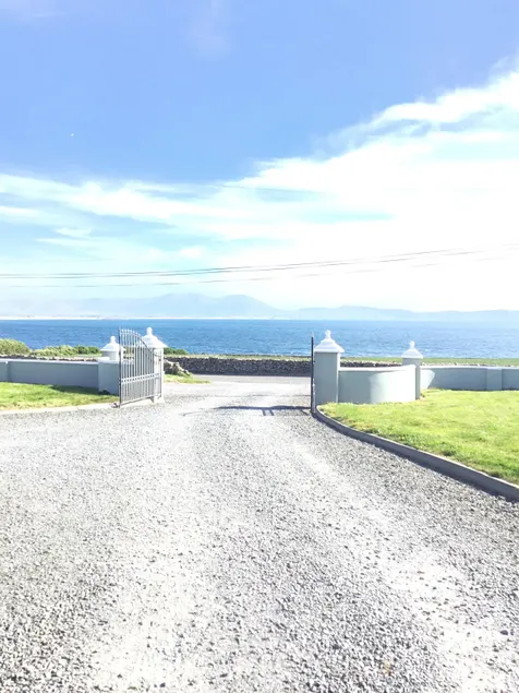 Ballyheigue detached apartment - Image 1