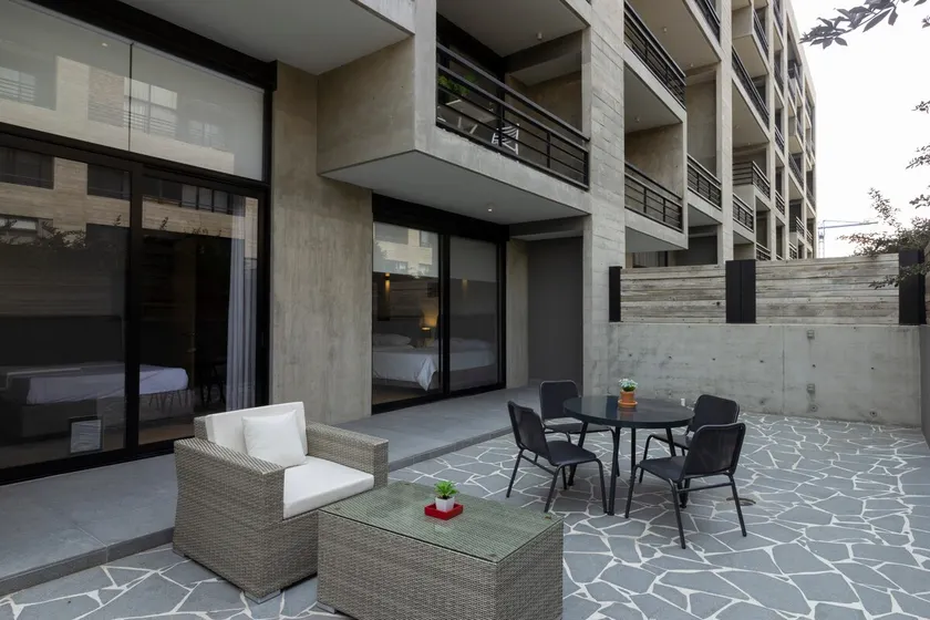 Two-bedroom apartment with a balcony - Image 1