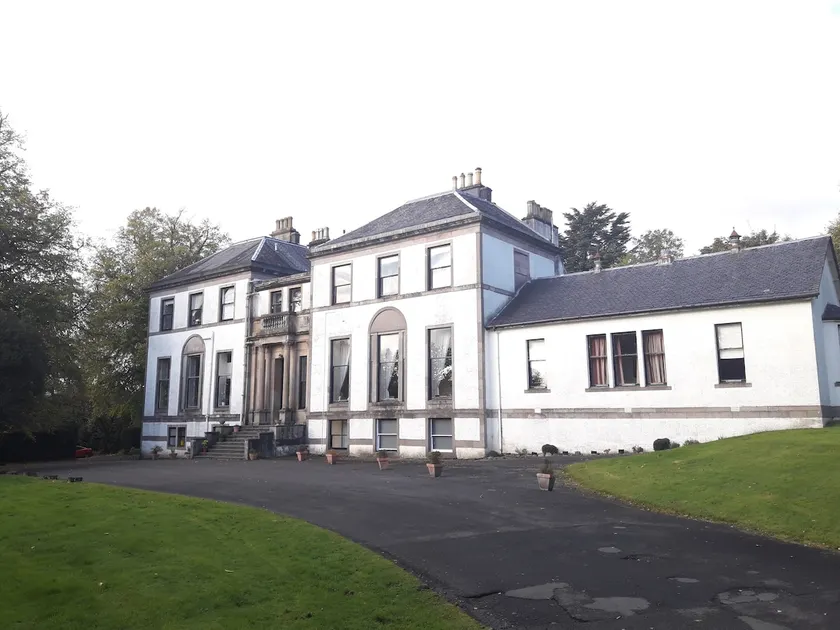 Perfect for exploring the West, near Loch Lomond - Image 1
