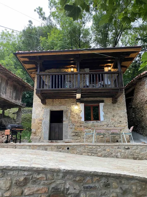 A tranquil Asturian refuge overlooking the Picos - Image 1