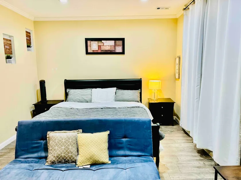 Spacious, Clean, Private, Close to ALL - Image 1