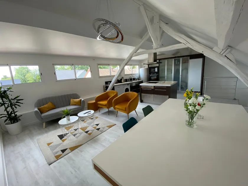 Beautiful renovated apartment with 3 suites - Image 1