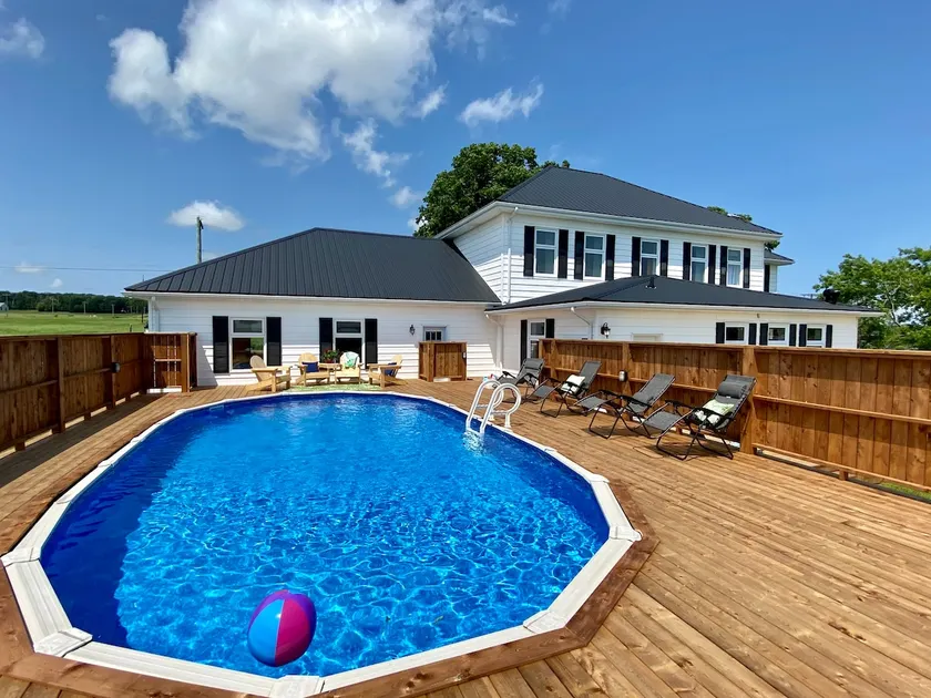 Beau View Manor - Image 1