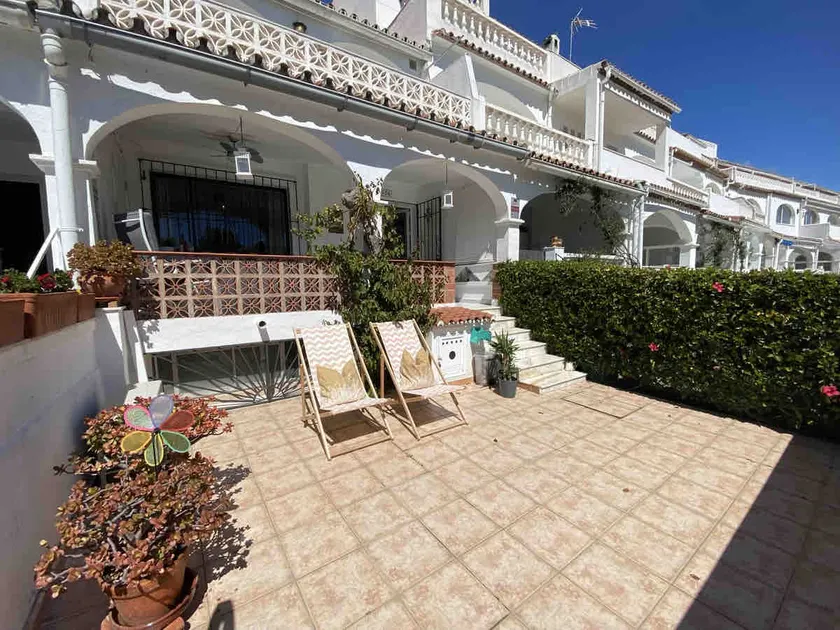 Seaside house with direct beach access and swimming pool - Image 1