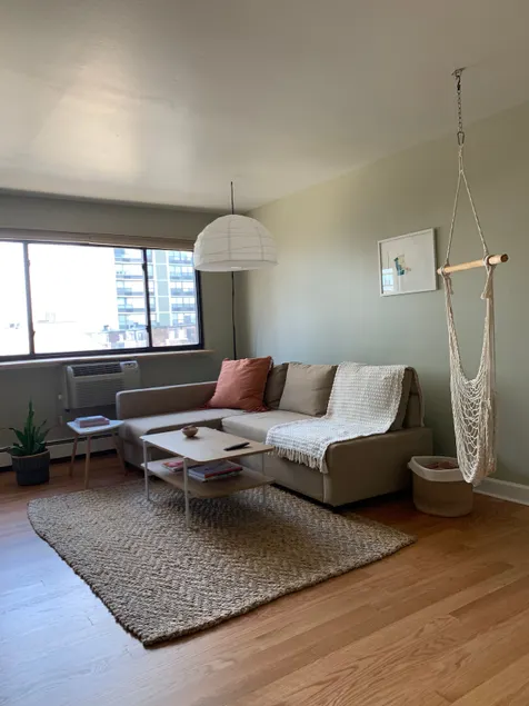 lakefront apartment - Image 1