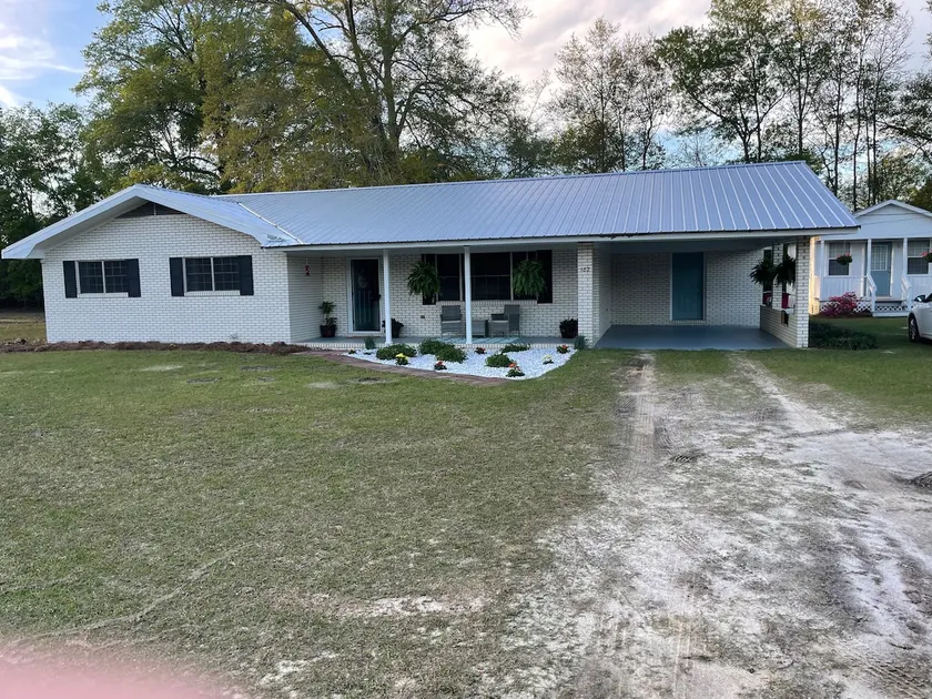 Papa & Mema’s Farmhouse - Image 1