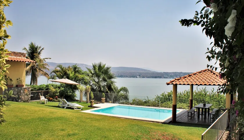 Beautiful Roman-style villa. Rate is per guest - Image 1