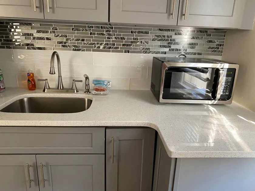 Lovely huge 1 Bedroom unit in Baldwin Harbor - Image 1