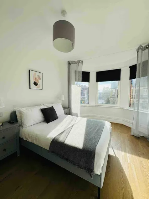Pearl House - Delightful 3-4 Bedroom Coastal Getaway - Image 1