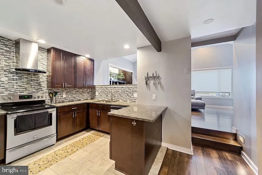 An epic spot. free parking, steam shower. - Image 1