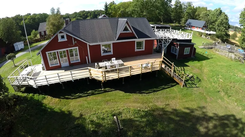 Rural, natural accommodation with wood-fired hot tub - Image 1