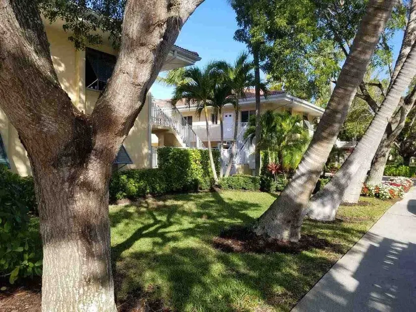 Perfectly located Old Naples condo - Image 1