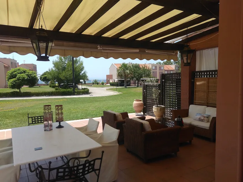 Family-friendly Beachfront Summer Paradise Villa - Image 1
